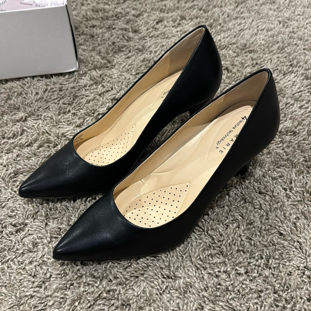 Alex Marie classic black pumps